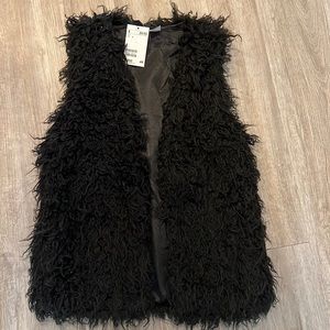 H&M furry black vest NWT size 4